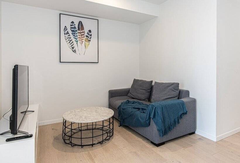 Hostrelax Residences On Merivale