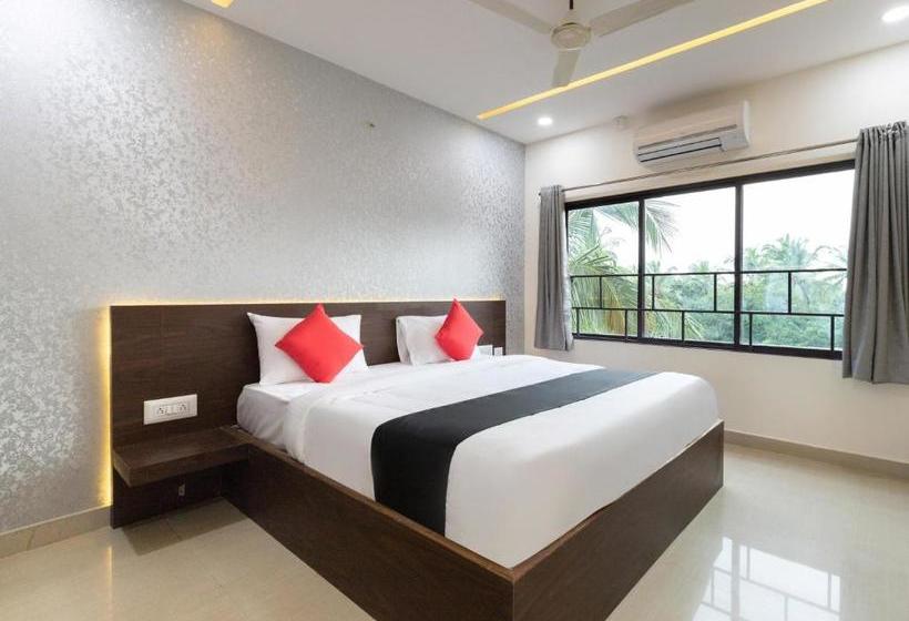 בית מלון כפרי Capital O 41866  Metro Palace