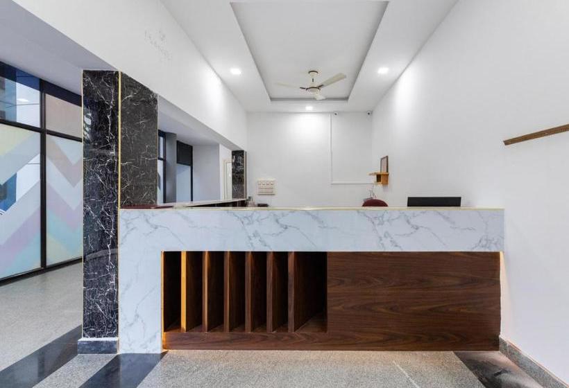 בית מלון כפרי Capital O 41866  Metro Palace