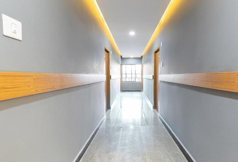 בית מלון כפרי Capital O 41866 Metro Palace