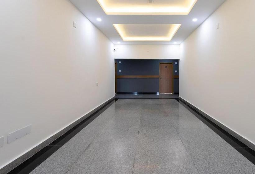 בית מלון כפרי Capital O 41866  Metro Palace