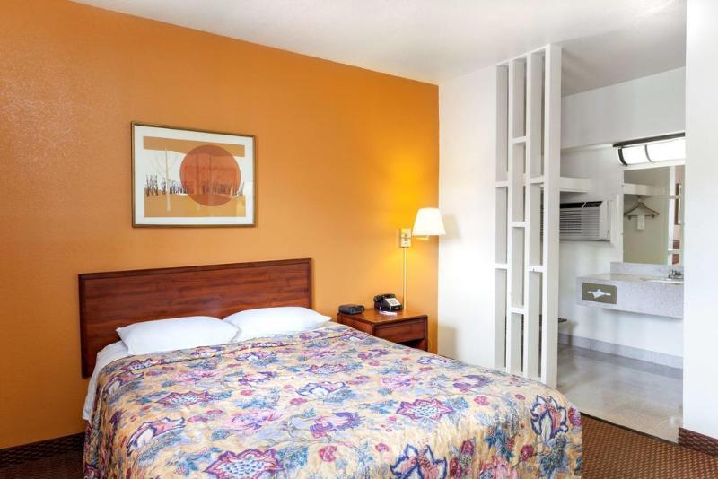 هتل Country Inn & Suites By Radisson, Flagstaff Downtown, Az