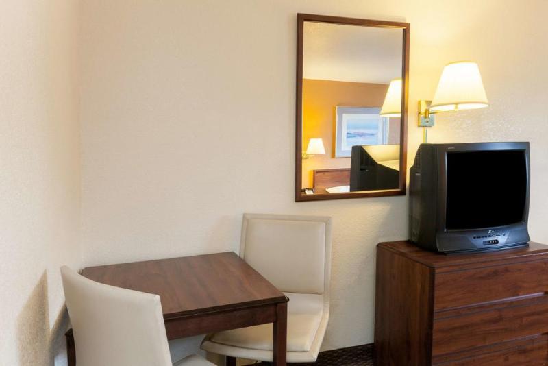 هتل Country Inn & Suites By Radisson, Flagstaff Downtown, Az