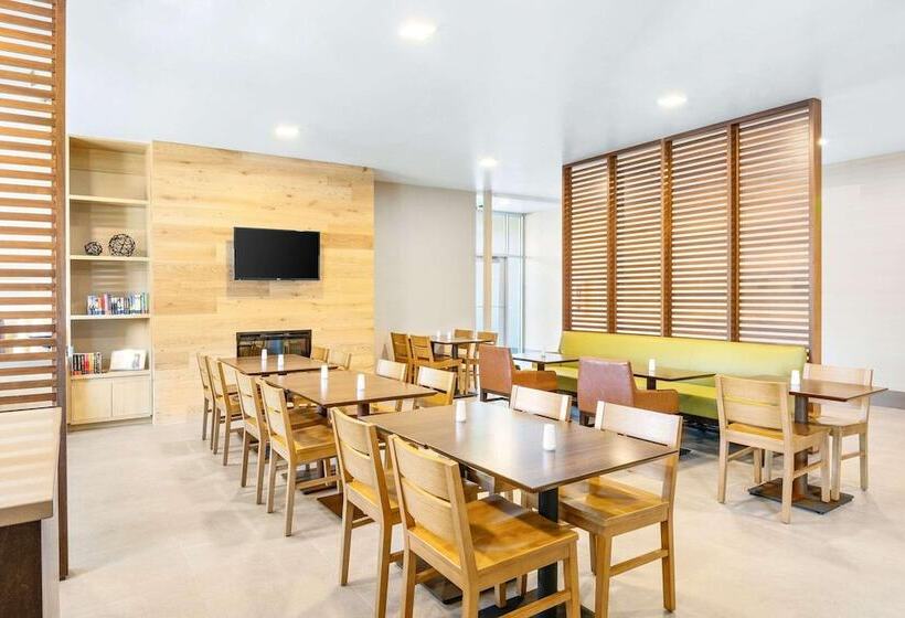 هتل Country Inn & Suites By Radisson, Flagstaff Downtown, Az