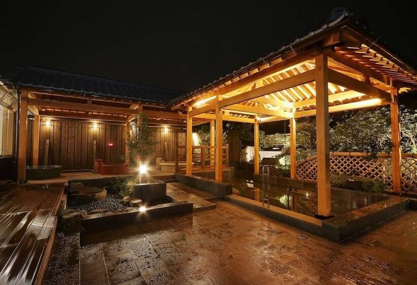 فنادق الكبسولة Yurakujo