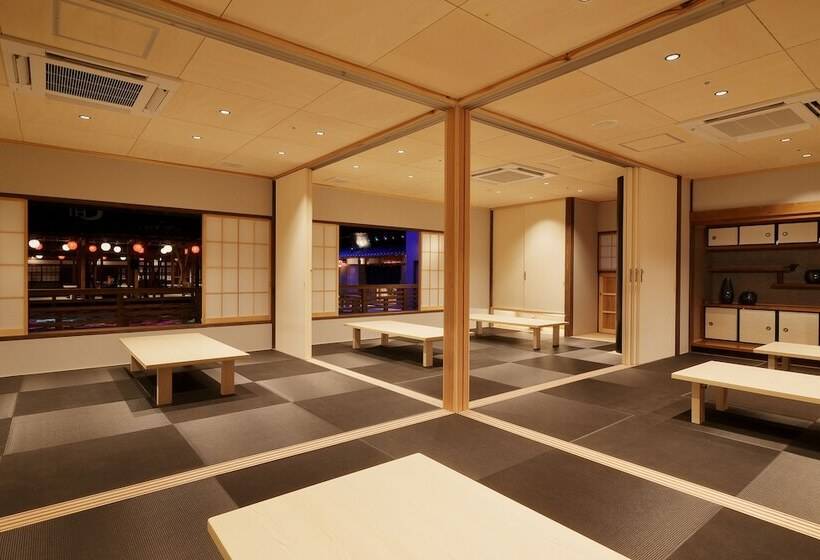 فنادق الكبسولة Yurakujo