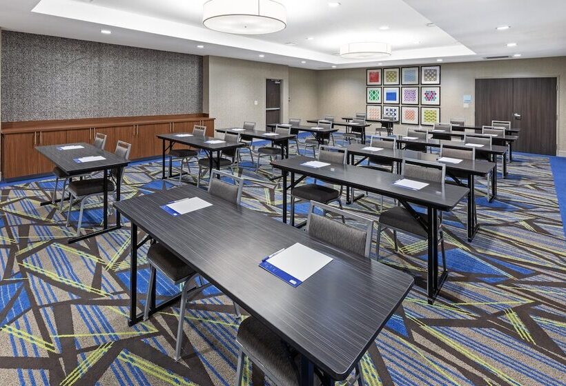 Отель Holiday Inn Express & Suites Denton   Sanger By Ihg