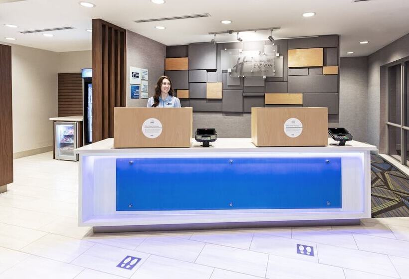 Отель Holiday Inn Express & Suites Denton   Sanger By Ihg