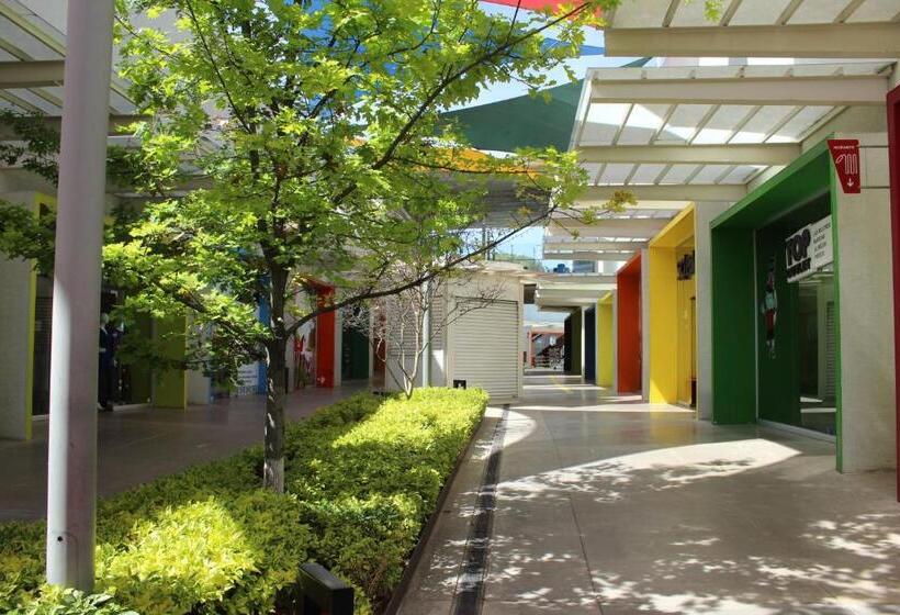 Отель Mexico Plaza Queretaro