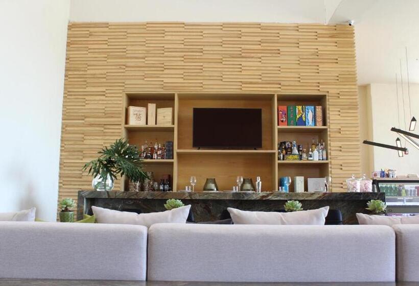 Отель Mexico Plaza Queretaro