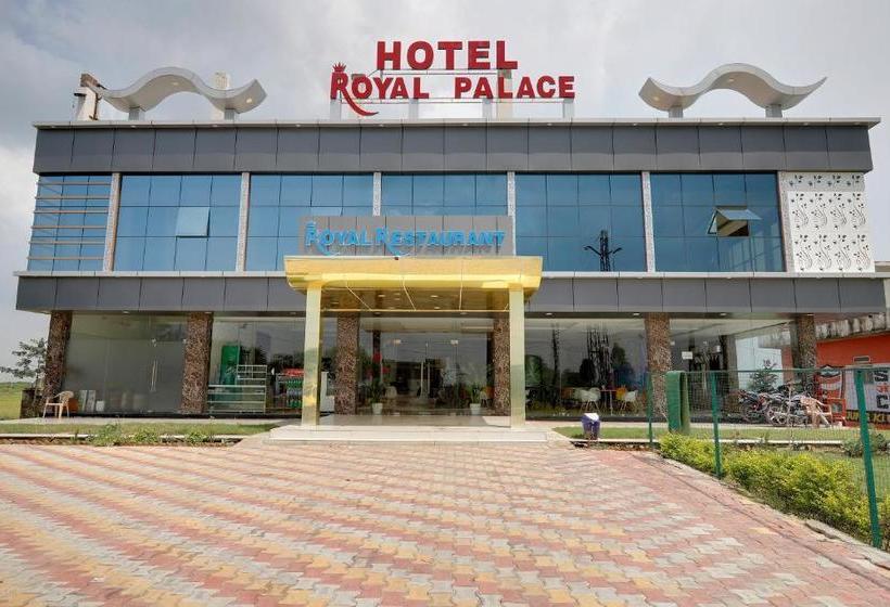 فندق Oyo 49796  Royal Palace