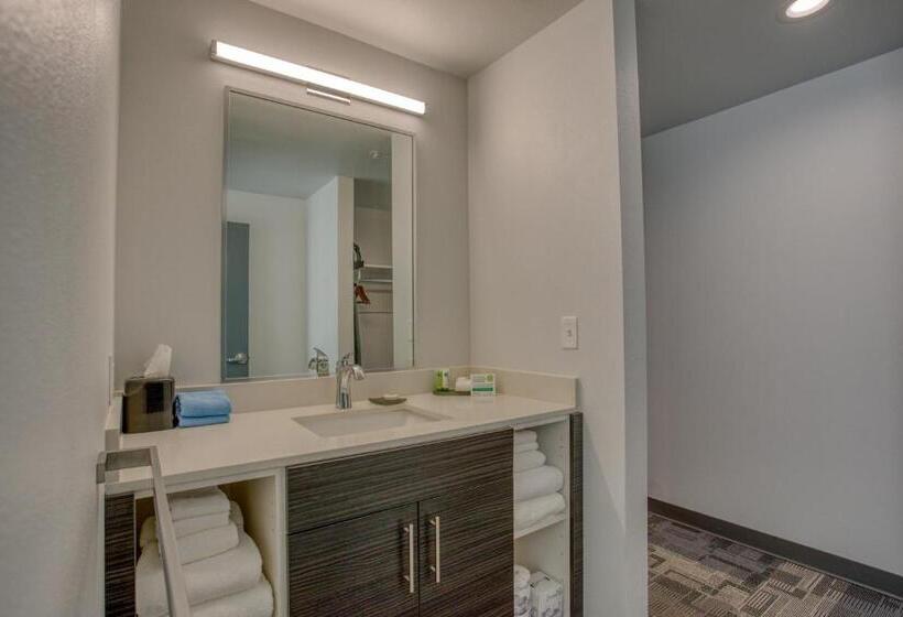 فندق Post Time Inn