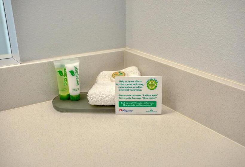 فندق Post Time Inn