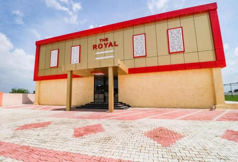 בית מלון כפרי Spot On 49555 The Royal