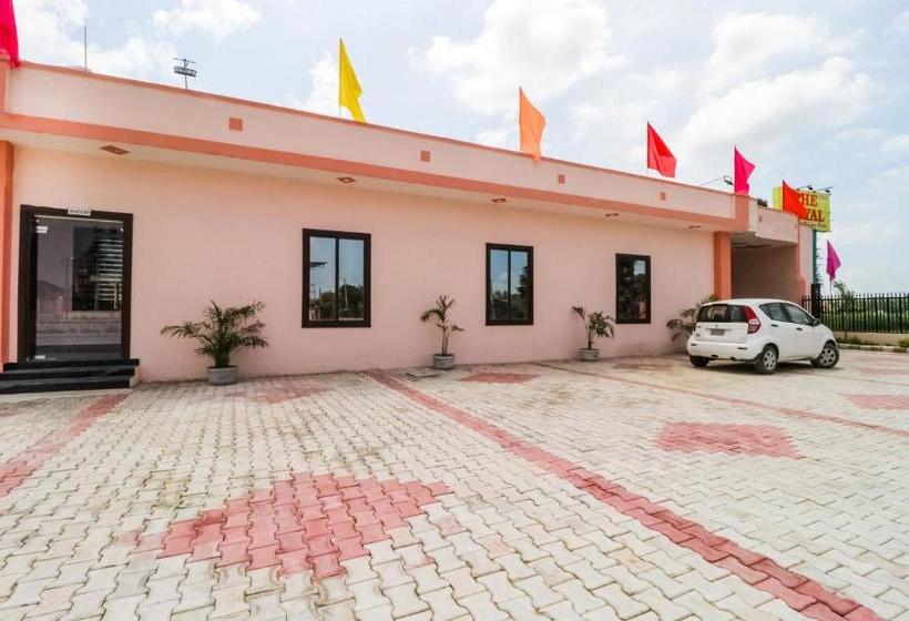 בית מלון כפרי Spot On 49555 The Royal