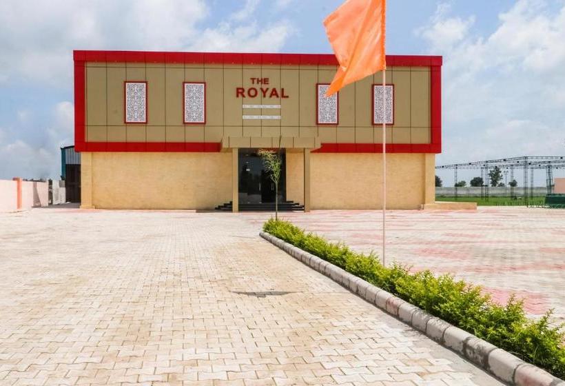 בית מלון כפרי Spot On 49555 The Royal