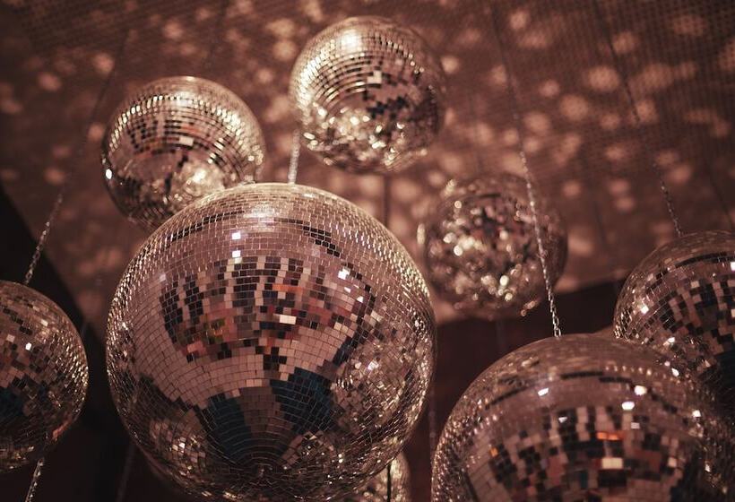 هتل Holiday Inn   The Niu, Loco Munich North, An Ihg