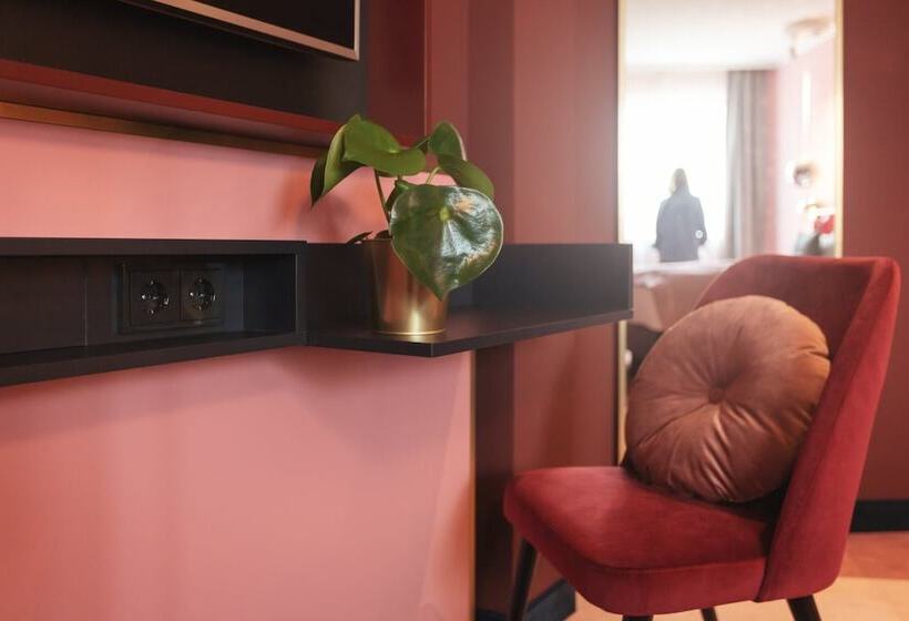 هتل Holiday Inn   The Niu, Loco Munich North, An Ihg