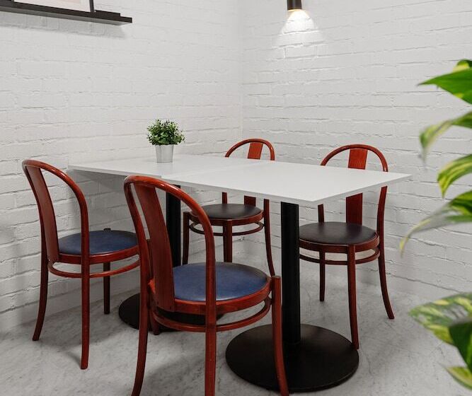 호스텔 Kallhällsbaden Strandhotell