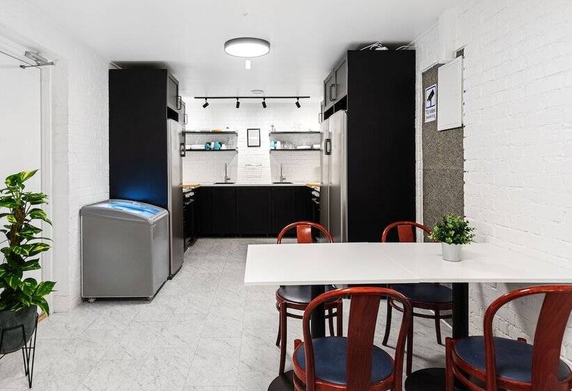 호스텔 Kallhällsbaden Strandhotell