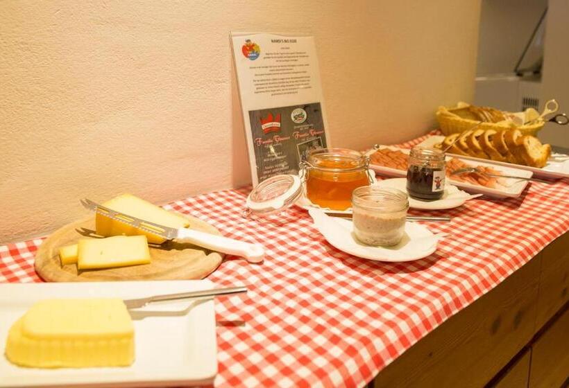 هتل Ramsi, Mein Familien