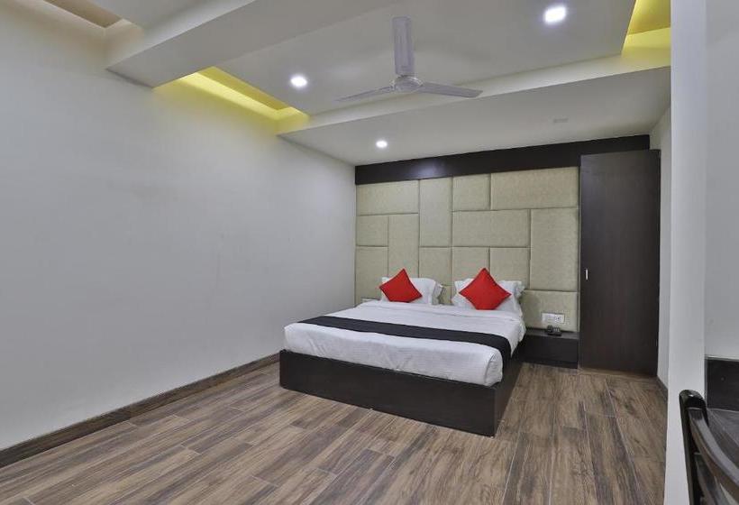 בית מלון כפרי Capital O 41581 Hiriz