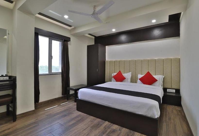 בית מלון כפרי Capital O 41581 Hiriz