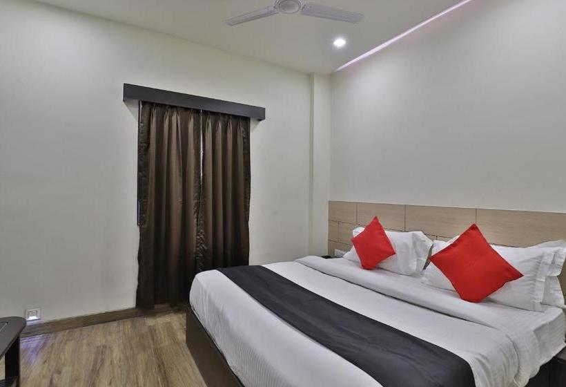 בית מלון כפרי Capital O 41581 Hiriz