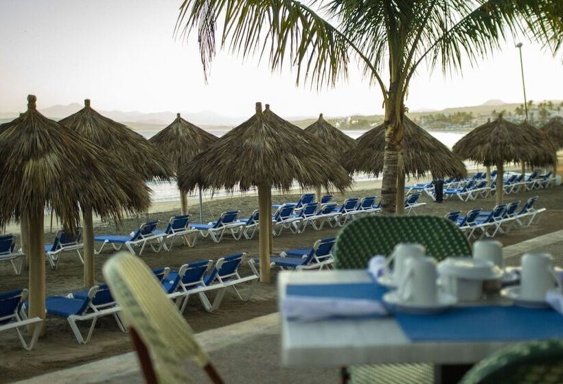 Отель Decameron La Marina Guayabitos, Ramada All Inclusive Resort