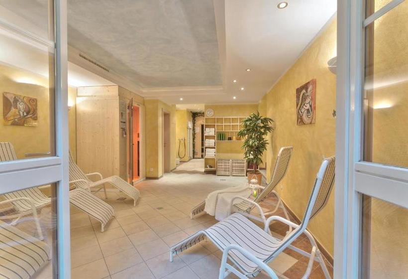 ホテル Garni Europa