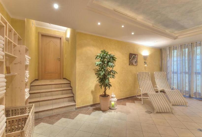 ホテル Garni Europa