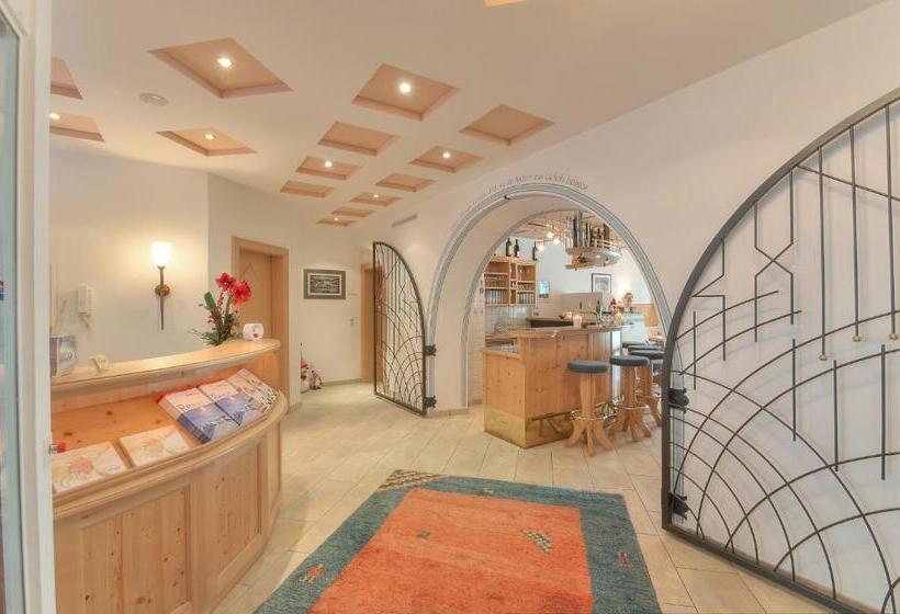 ホテル Garni Europa