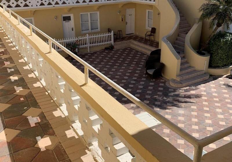 Отель The Palms