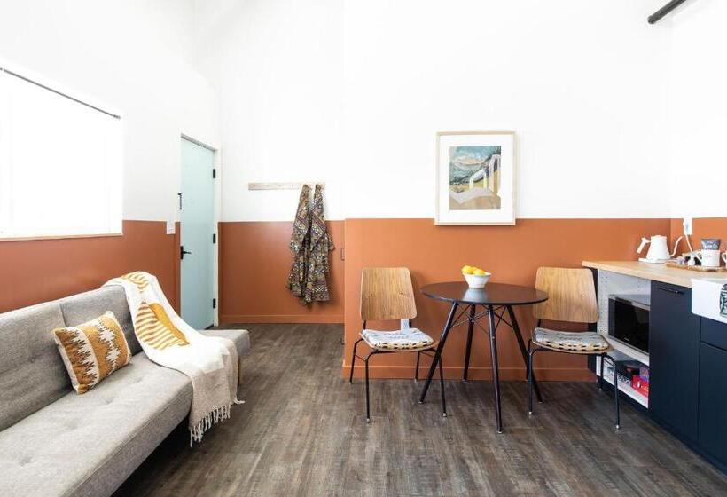 מוטל Mellow Moon Lodge