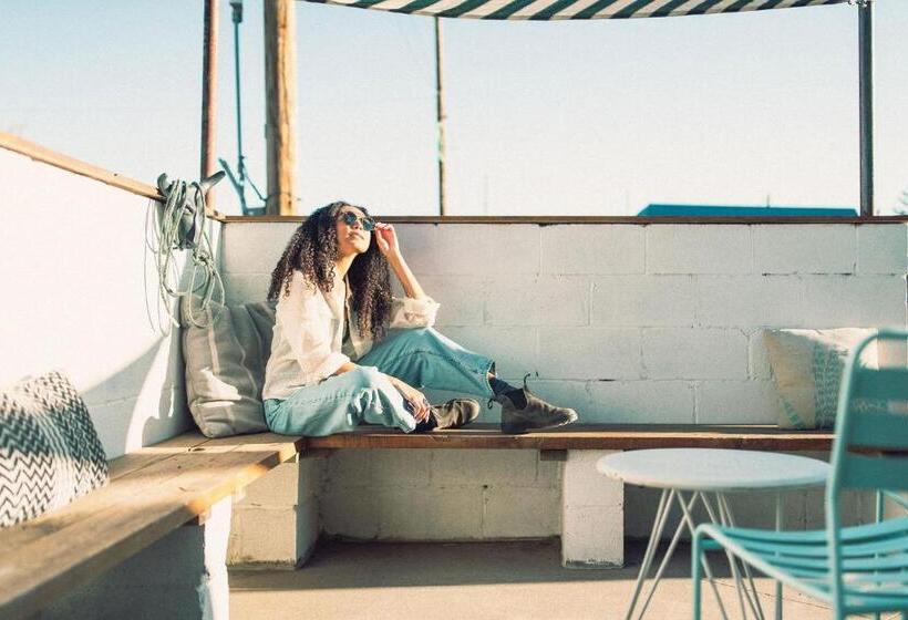 מוטל Mellow Moon Lodge