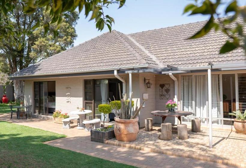 פנסיון Opstal Gastehuis