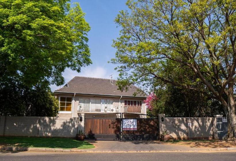 פנסיון Opstal Gastehuis