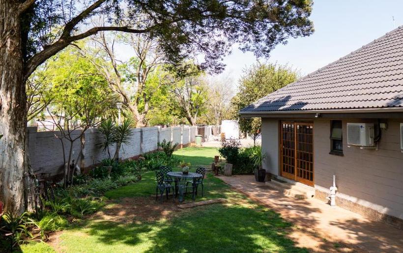 פנסיון Opstal Gastehuis