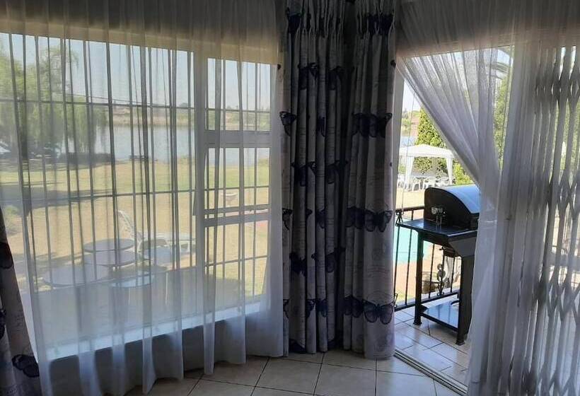 פנסיון The Lakehouse Guest House