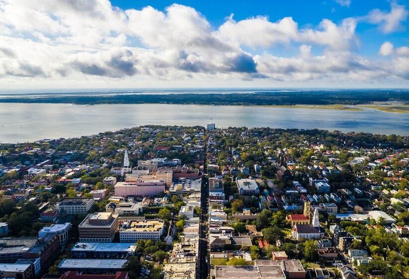 ベッドアンドブレックファースト Elliott House Inn