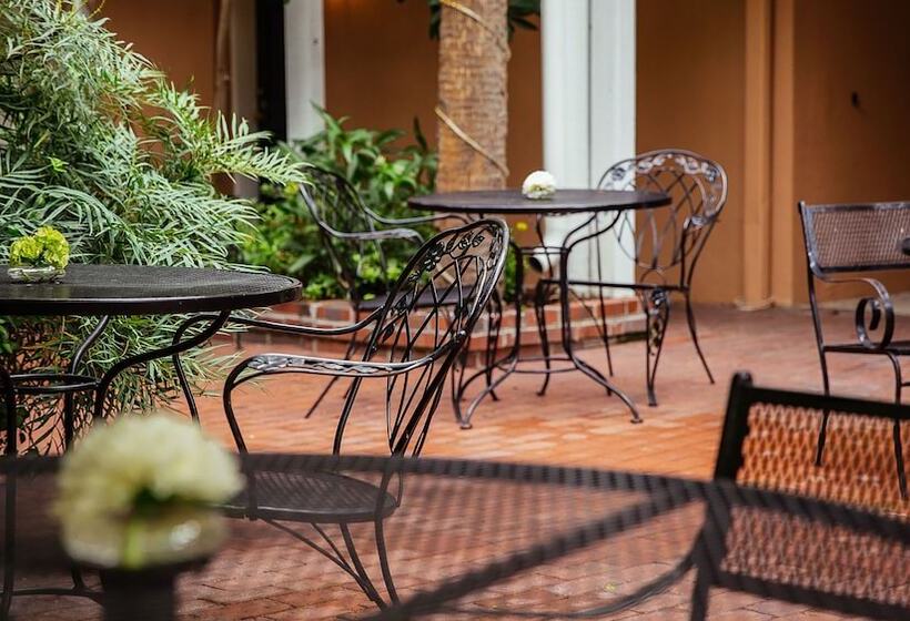 ベッドアンドブレックファースト Elliott House Inn