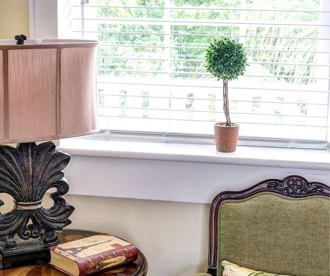 تختخواب و صبحانه Elliott House Inn