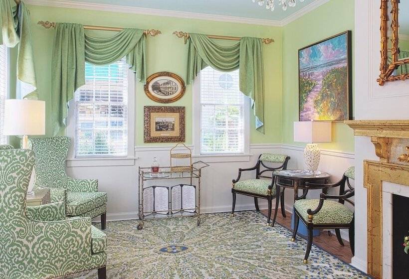 ベッドアンドブレックファースト Elliott House Inn