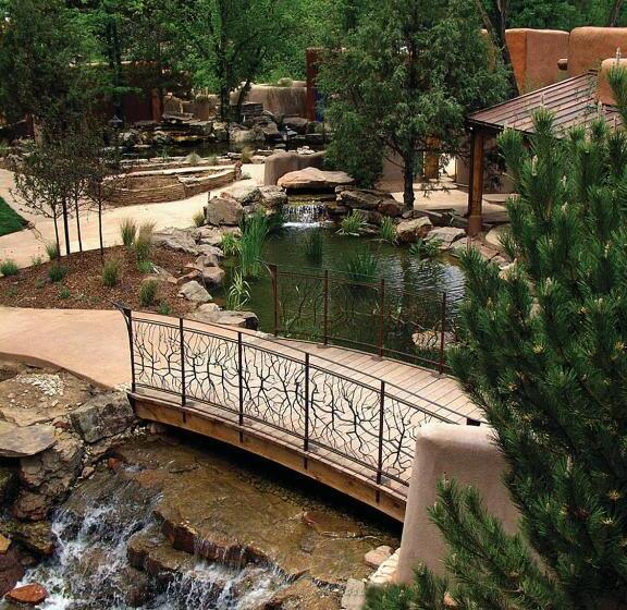 El Monte Sagrado Resort & Spa