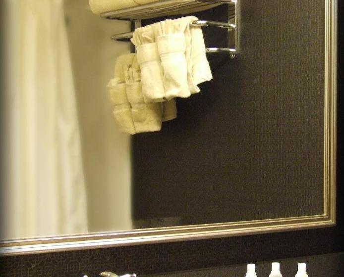 ホテル Ambassador Inn At Marquette