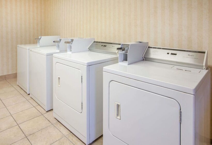 בית מלון כפרי Baymont By Wyndham Canton