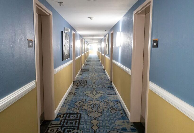 Отель Baymont By Wyndham College Park Atlanta Airport South