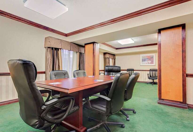 בית מלון כפרי Baymont By Wyndham Kalamazoo East