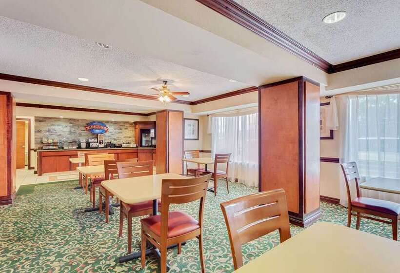 هتل Baymont By Wyndham Kalamazoo East