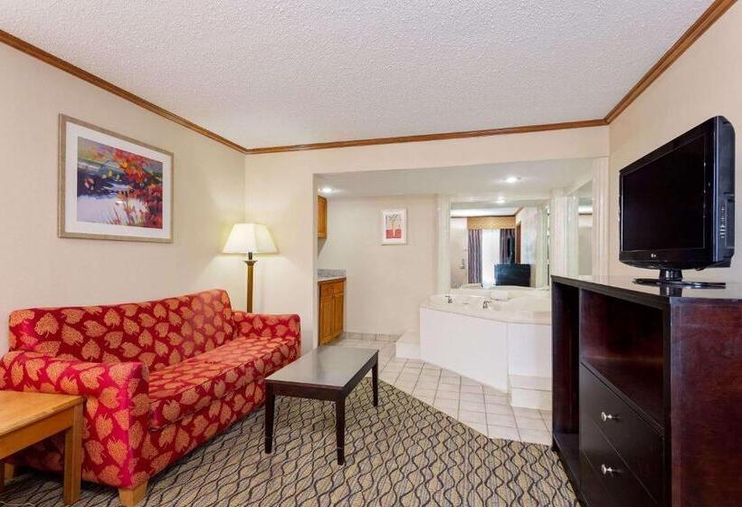 هتل Baymont By Wyndham Kalamazoo East